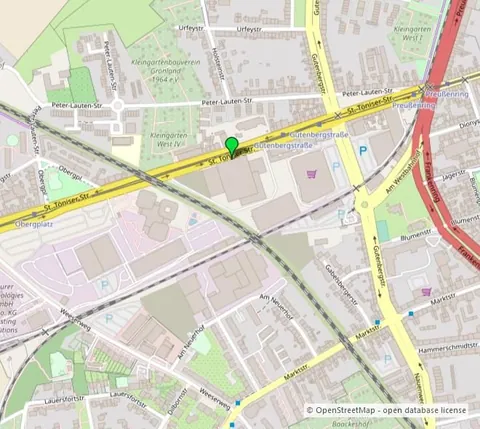 Lageplan St. Töniser Straße 84, Krefeld: Straßenbahn 041, B9 und Stellplätze am Haus